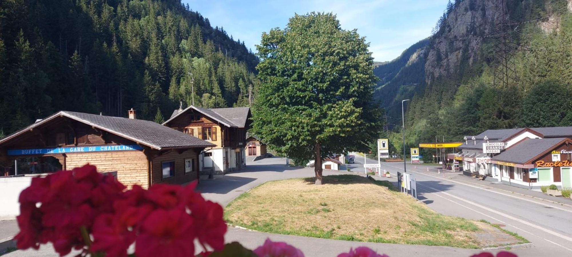 Les Touristes Hotell Chatelard Exteriör bild